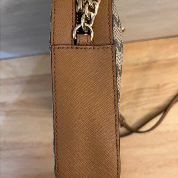 Michael Kors Jet Set monogrammed Logo Crossbody Bag - Picture 10 of 16